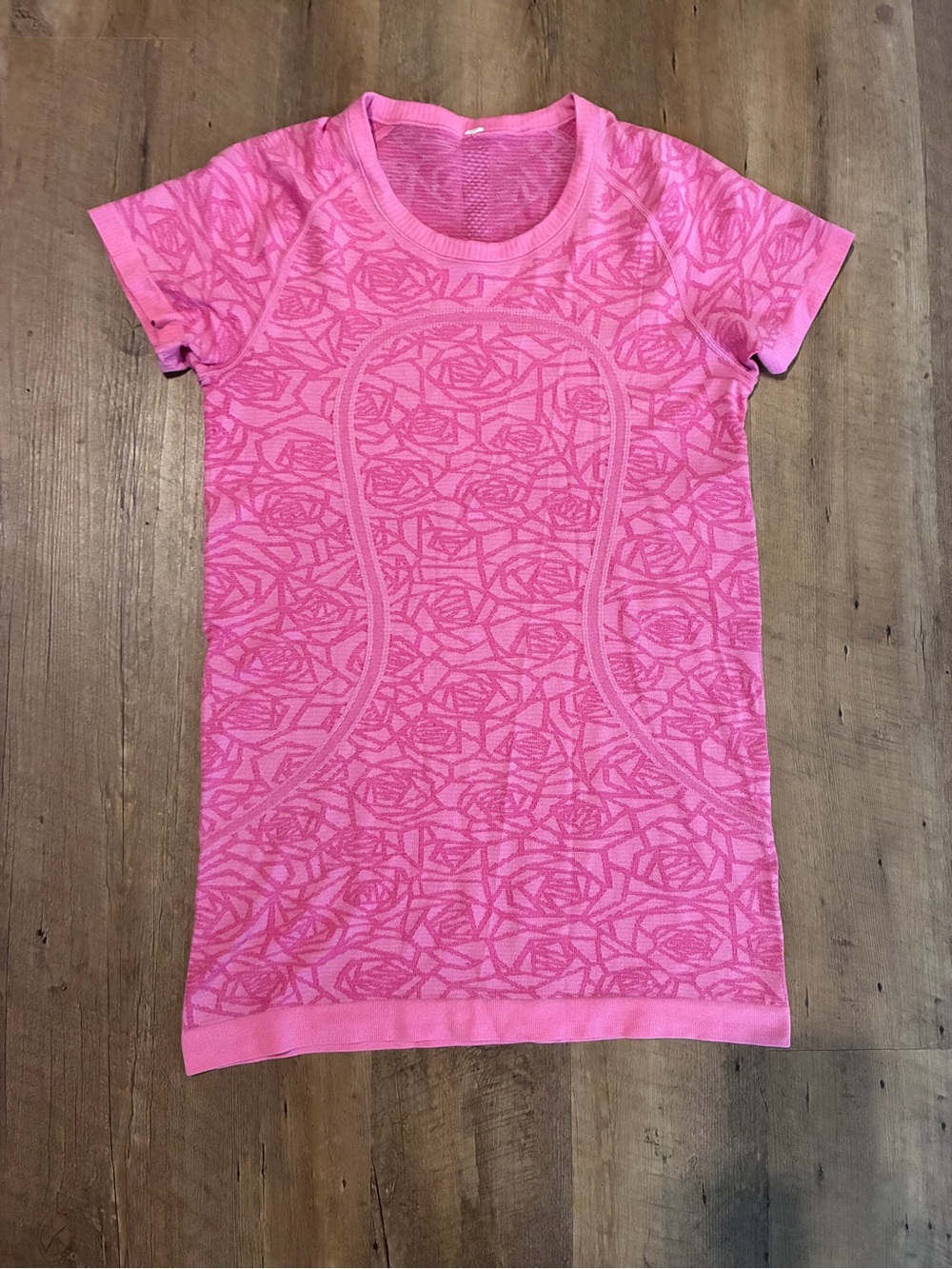 Lululemon Swiftly Tech Hip Length Pink Short Sleeve Rose Tee